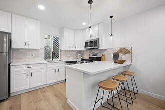 834 Island Ct in San Diego, CA - Foto de edificio - Building Photo