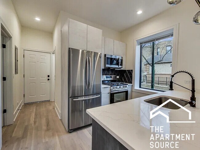 property at 2551 W Hirsch St