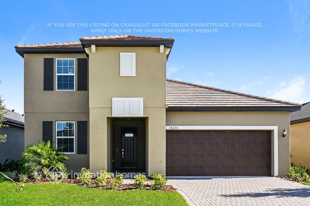 14220 20th St E in Parrish, FL - Building Photo