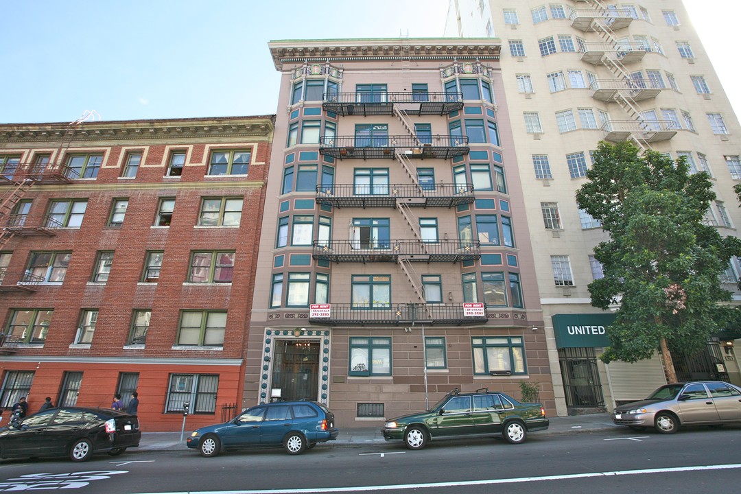 Palace Court Apartments LLC. in San Francisco, CA - Building Photo