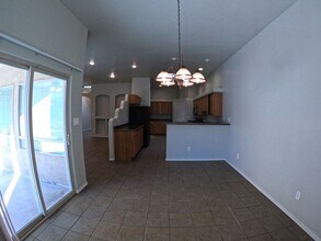 2210 Dakota Dr in Las Cruces, NM - Foto de edificio - Building Photo