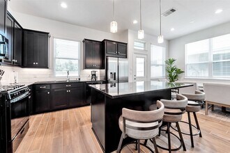 343 E Coralburst Lp in Montgomery, TX - Foto de edificio - Building Photo