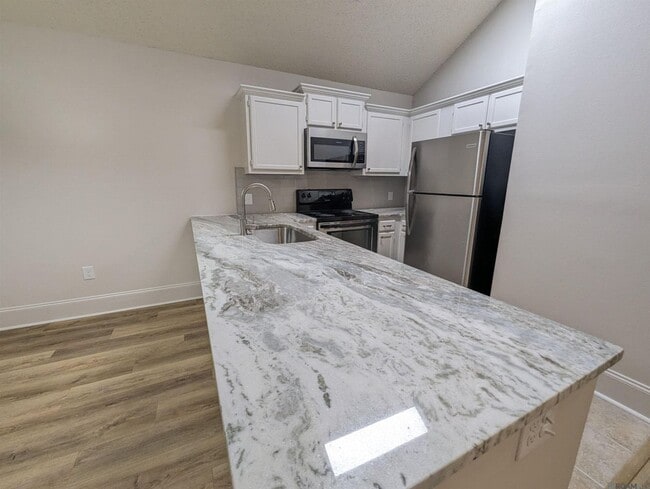 11011 Cal Rd in Baton Rouge, LA - Building Photo - Building Photo