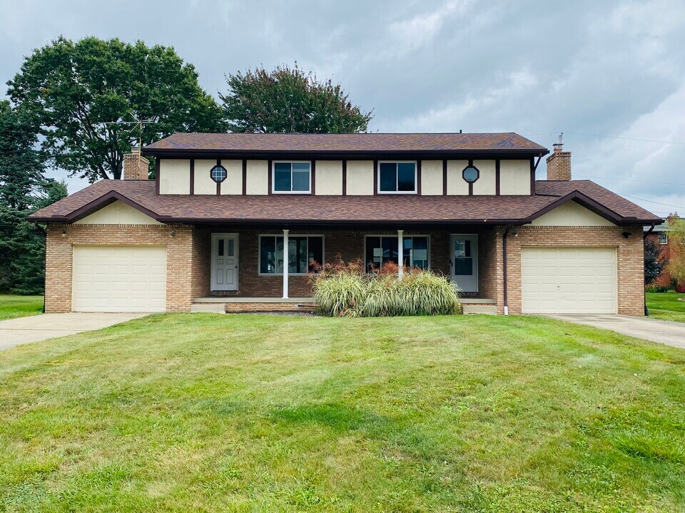 5764 Kentview Ave NW, Unit 5764 in North Canton, OH - Building Photo