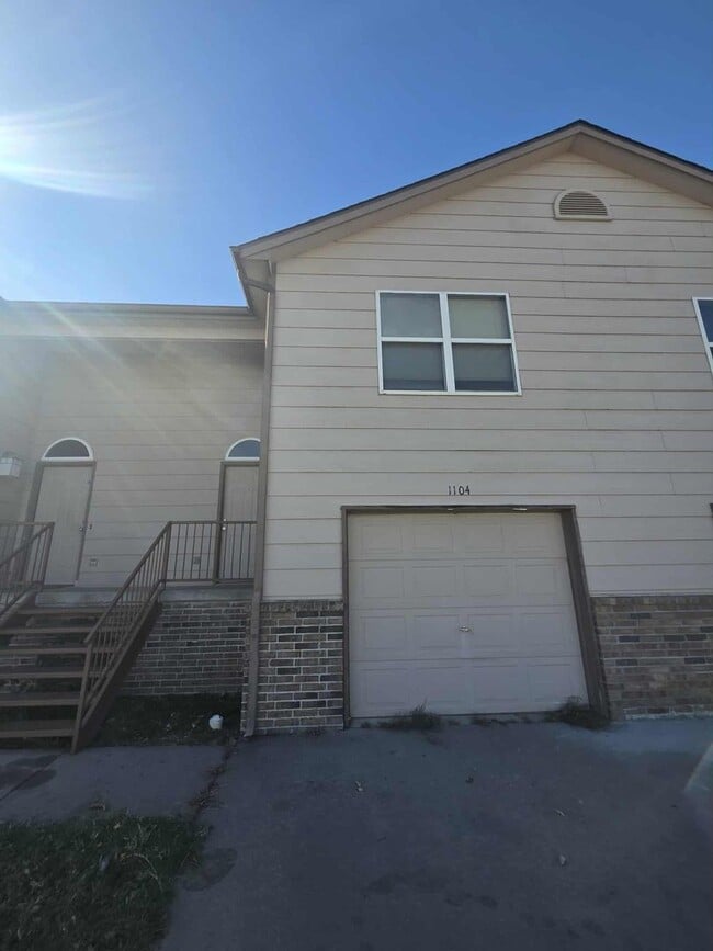 1104 Country Club Ln