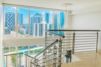 41 SE 5th St, Unit 1505 in Miami, FL - Foto de edificio - Building Photo