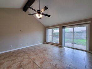 10010 Sagecanyon Dr in Houston, TX - Building Photo - Building Photo