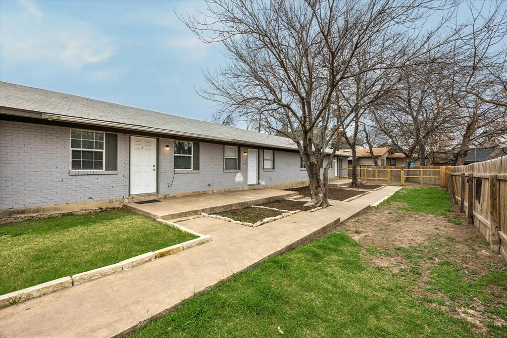 8212 Sam Rayburn Dr in Austin, TX - Foto de edificio