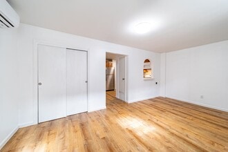 236 Christopher Columbus Dr in Jersey City, NJ - Building Photo - Building Photo