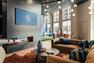 51 South in White Plains, NY - Foto de edificio - Building Photo