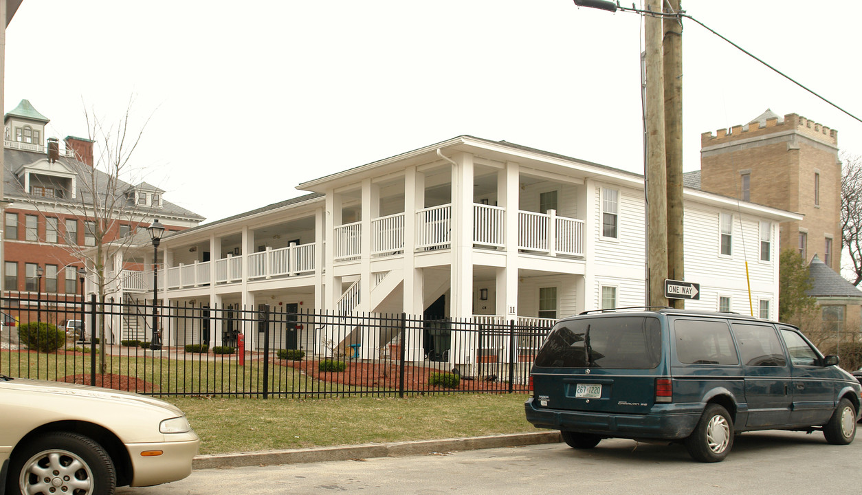 11 Temple Ct in Manchester, NH - Building Photo