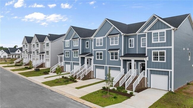 1729 University Dr, Unit D1 in Burlington, NC - Building Photo - Building Photo