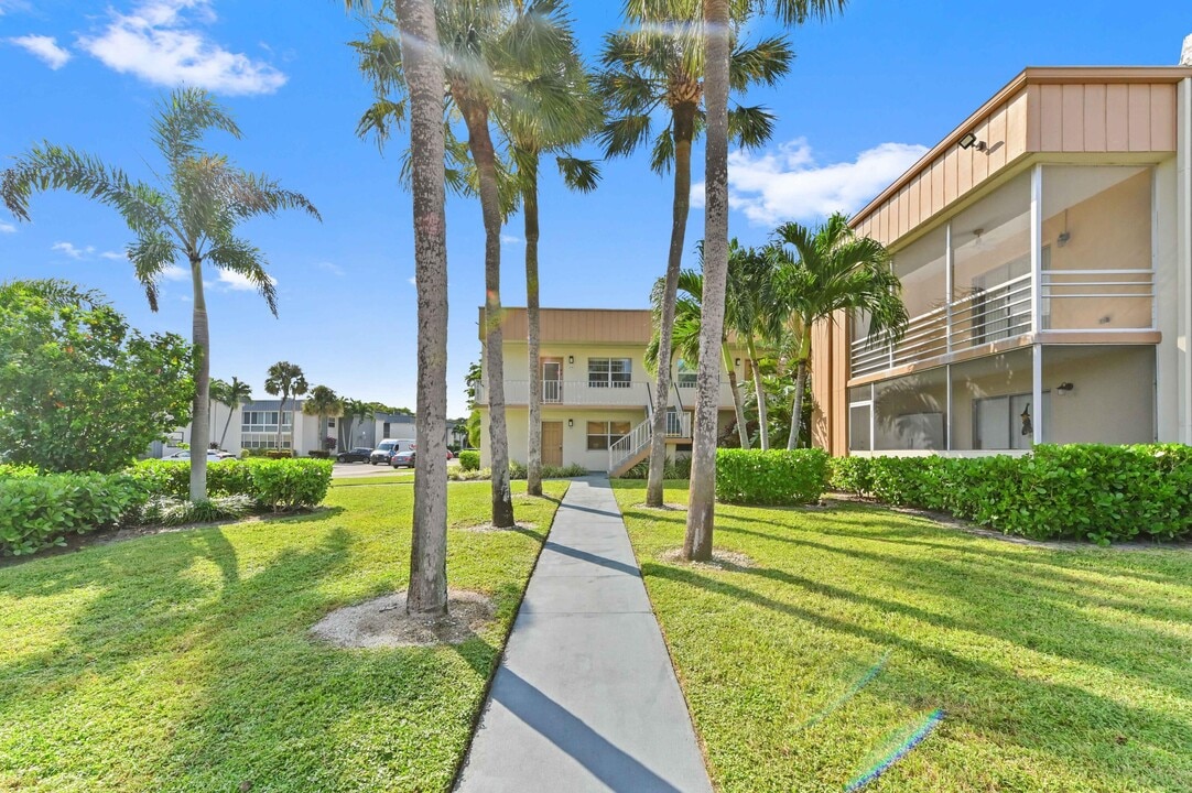 192 Piedmont D in Delray Beach, FL - Foto de edificio