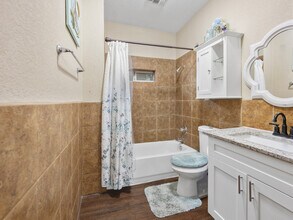 1826 W French Pl in San Antonio, TX - Building Photo - Building Photo