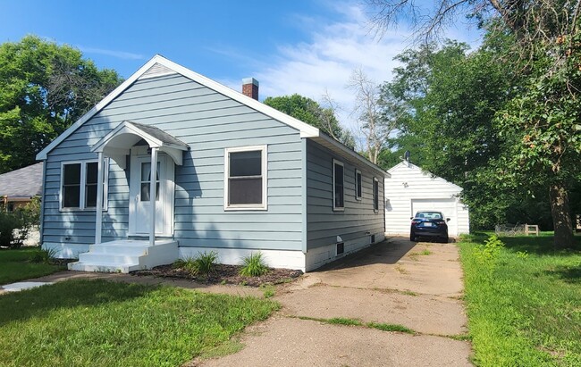 712 Balcom St in Eau Claire, WI - Foto de edificio - Building Photo