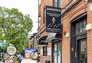 2445 N Clybourn Ave in Chicago, IL - Building Photo - Building Photo