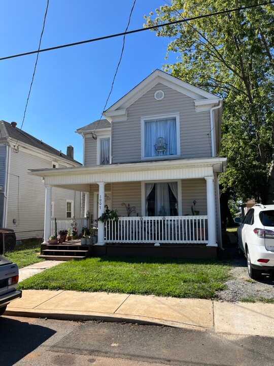 1007 Dearing St in Lynchburg, VA - Foto de edificio