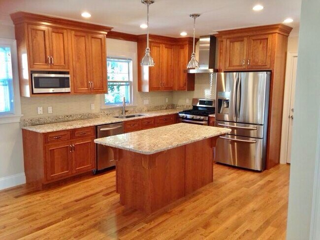 property at 7 Acron Rd