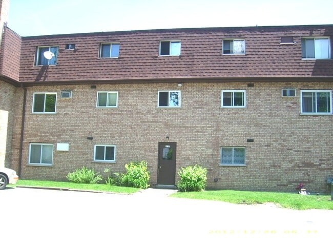 107 E Dundee Rd in Wheeling, IL - Building Photo - Building Photo