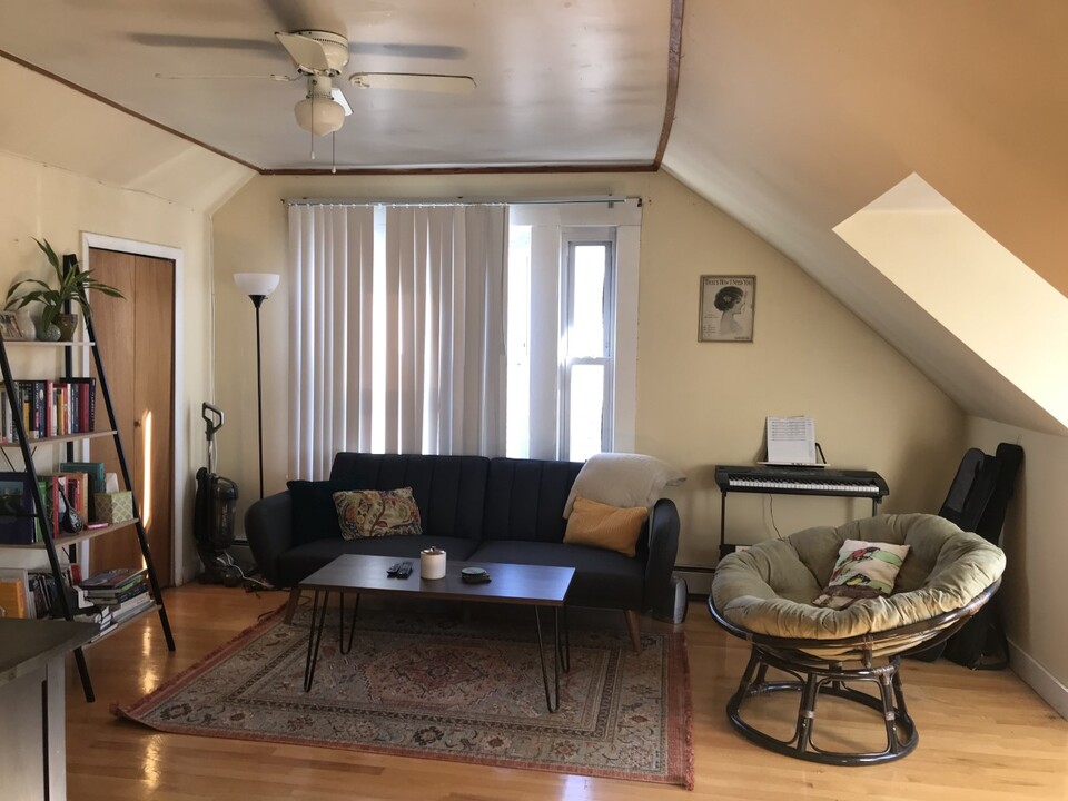 26 Priscilla Rd, Unit 3 in Boston, MA - Building Photo