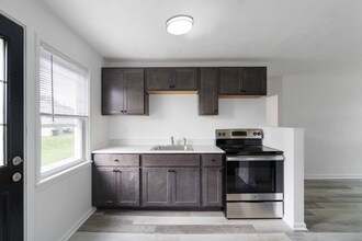 64 Midland Heights Cir in Midland, PA - Building Photo - Building Photo