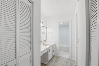 6101 N Falls Circle Dr, Unit A 309 in Lauderhill, FL - Building Photo - Building Photo