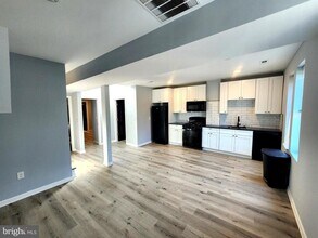 352 E University Pkwy in Baltimore, MD - Building Photo - Building Photo