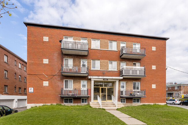 1465 Poirier Rue in St. Laurent, QC - Building Photo - Building Photo