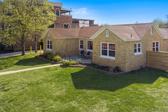 337 NW A St in Bentonville, AR - Building Photo - Building Photo