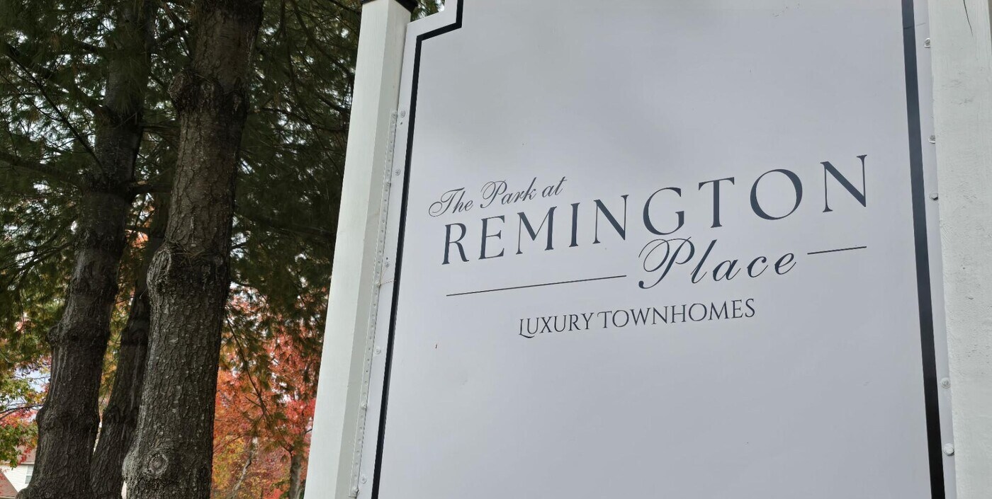 3735 Lochdale Terrace in Lexington, KY - Building Photo