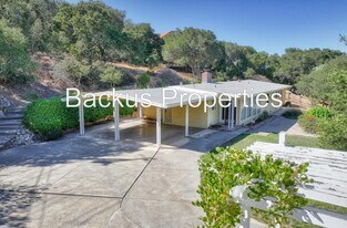 399 Laurel Ln in Salinas, CA - Building Photo