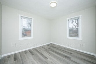 3945 Oxford St in Des Moines, IA - Building Photo - Building Photo