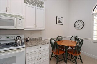 631 Beachwalk Cir-Unit -F-204 in Naples, FL - Building Photo - Building Photo