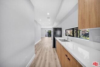 1216 Magnolia Ave in Los Angeles, CA - Building Photo - Building Photo