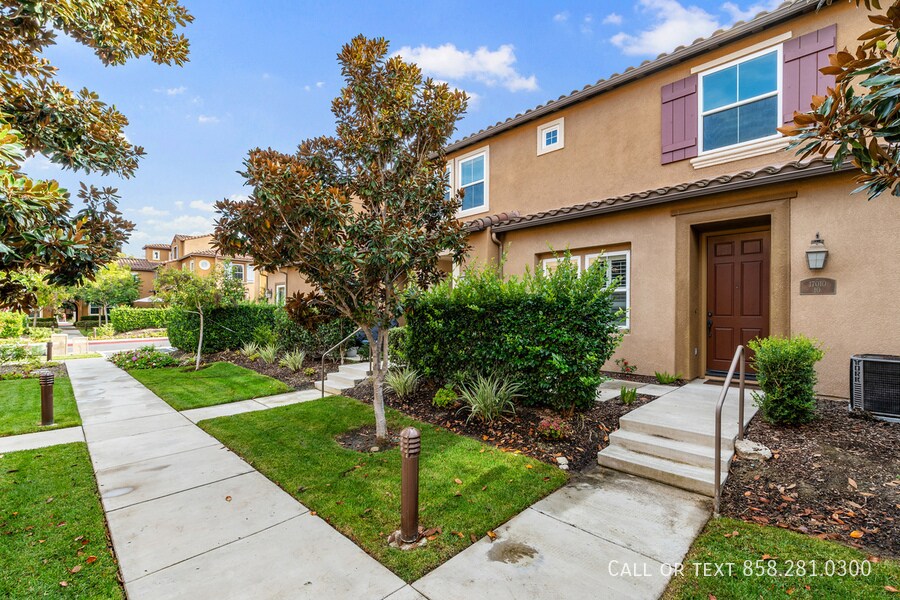 17010 Calle Trevino in San Diego, CA - Foto de edificio