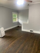 276 E 6th St, Unit Upper in Peru, IN - Foto de edificio - Building Photo