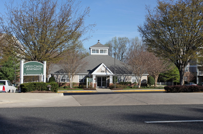 Acclaim at Lake Largo in Largo, MD - Foto de edificio - Building Photo