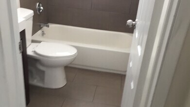 4353 Toland Way, Unit 7 in Los Angeles, CA - Building Photo - Building Photo