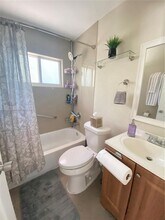 441 NW 7th Terrace-Unit -3 in Fort Lauderdale, FL - Foto de edificio - Building Photo