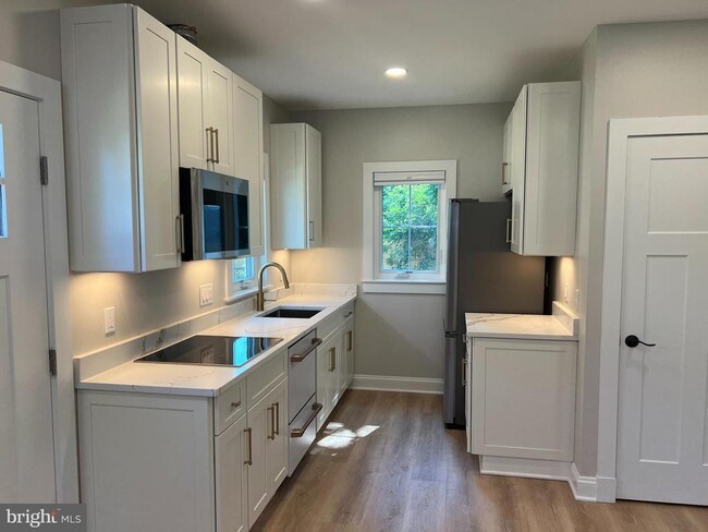 503 E Howell Ave in Alexandria, VA - Building Photo - Building Photo