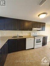 555 Chapman Mills Dr in Ottawa, ON - Building Photo - Building Photo