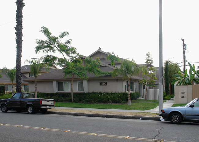 1600 S 9th St in Anaheim, CA - Building Photo - Building Photo