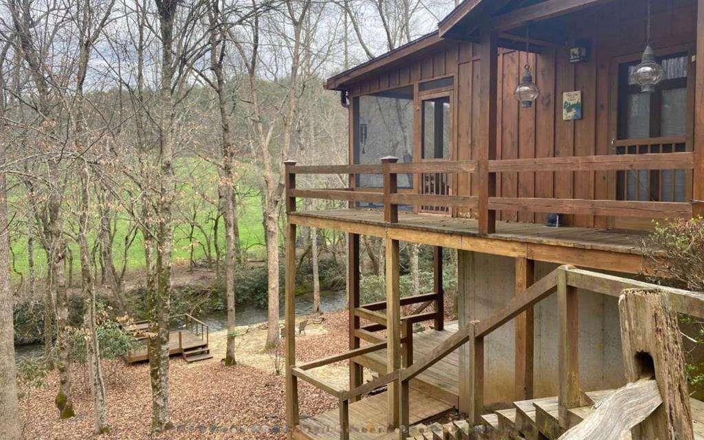 174 Lost Valley Ln in Mineral Bluff, GA - Building Photo