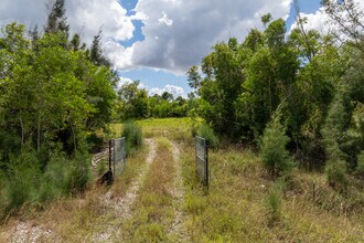 8260 Anglemoss Ct in Saint James City, FL - Building Photo - Building Photo
