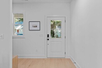 5057 Lundy Dr in Raleigh, NC - Foto de edificio - Building Photo