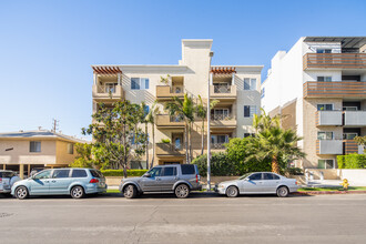 1241 S Westgate Ave in Los Angeles, CA - Building Photo - Building Photo