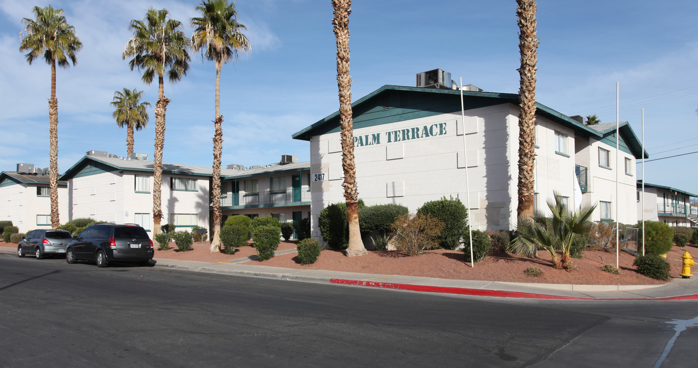 Clarkdale Arms Apartments in Las Vegas, NV - Building Photo