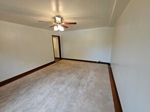 404 Richland Ave, Unit 1 in Dravosburg, PA - Building Photo - Building Photo