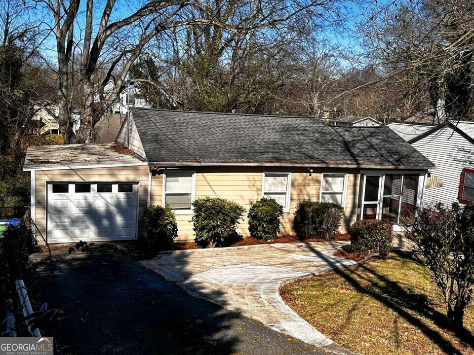 1895 Francis Ave NW in Atlanta, GA - Building Photo