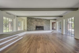 214 Centre Island Rd in Oyster Bay, NY - Building Photo - Building Photo